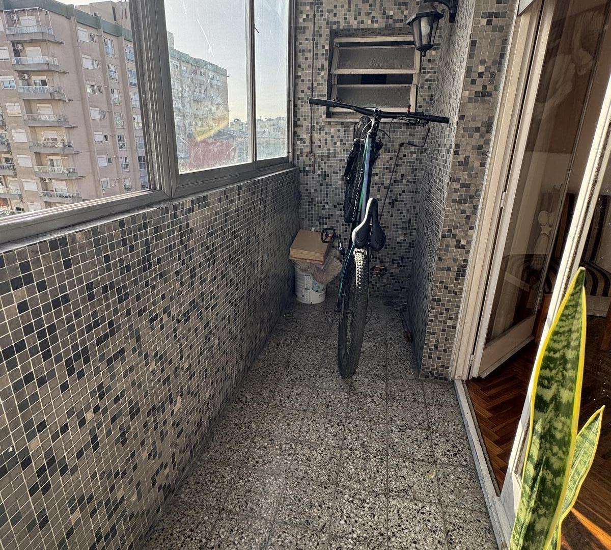 Foto de Venta semipiso alto, departamento 3 ambientes con balcón apto credito, imagen 3