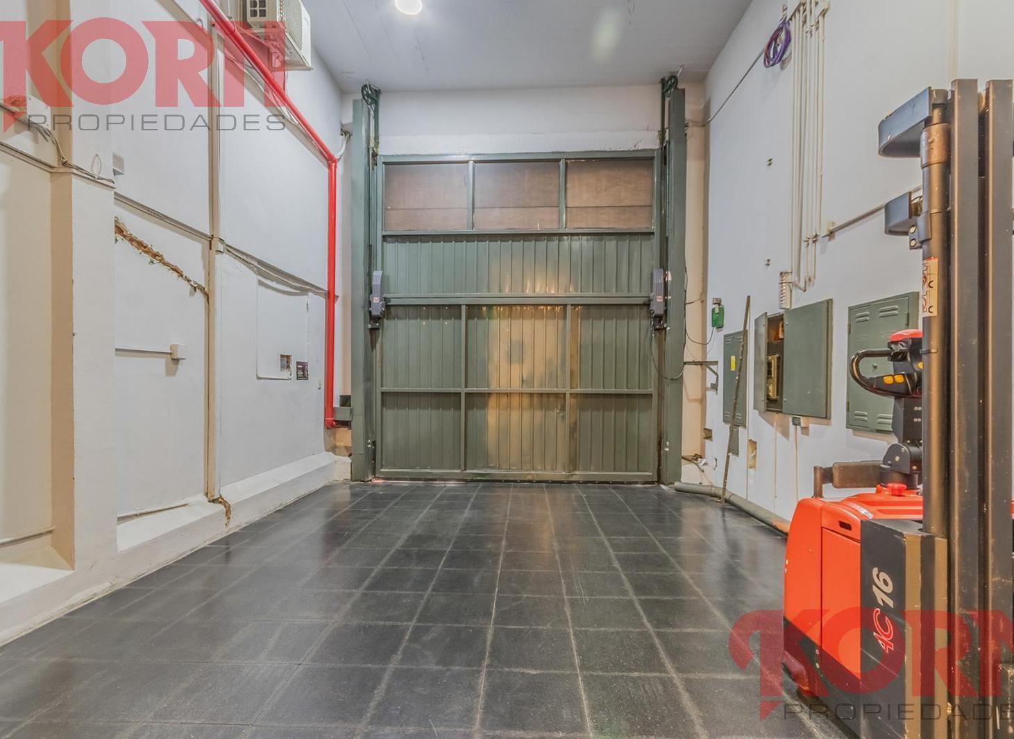 Foto de VENTA IMPORTANTE PROPIEDAD COMERCIAL, DOBLE FRENTE, PORTÓN LEVADIZO, imagen 1