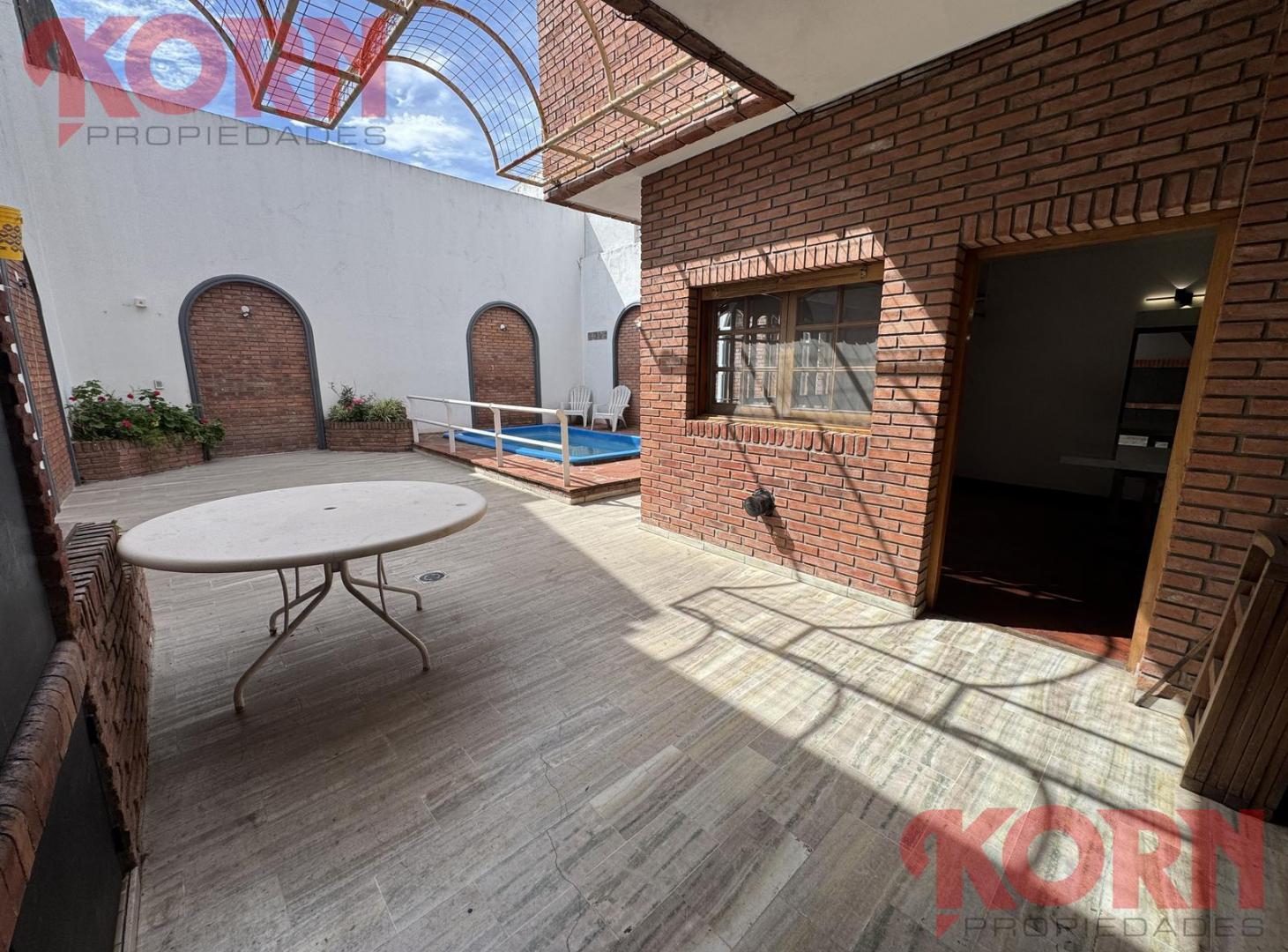 Foto de VENTA CASA LOTE PROPIO 4 AMBIENTES CON DEPENDENCIA GARAJE PATIO CON, imagen 1