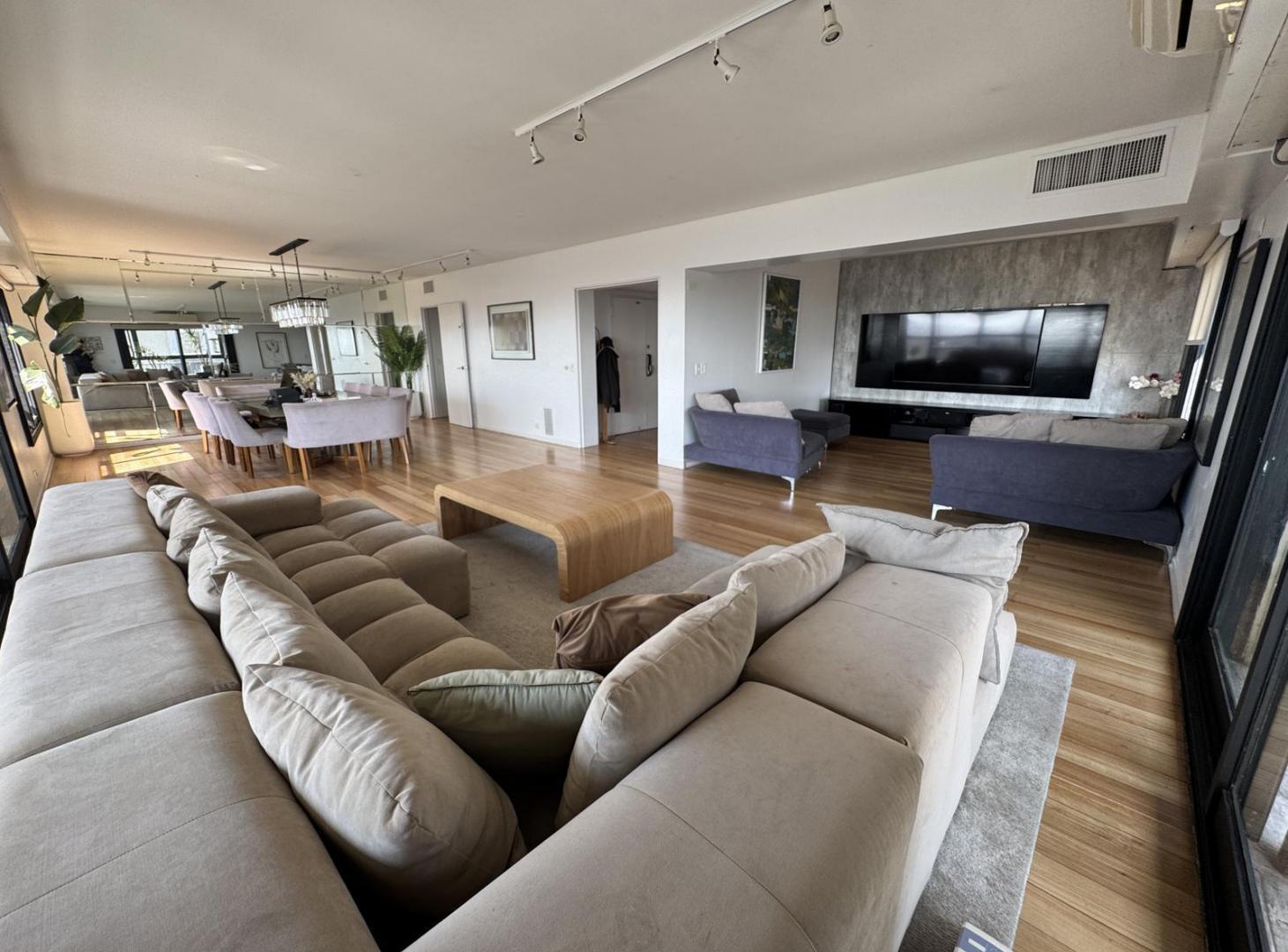 Foto de VENTA DEPARTAMENTO ALTO 4 AMBIENTES CON BALCON, DEPENDENC. AL FRENTE, 2, imagen 3