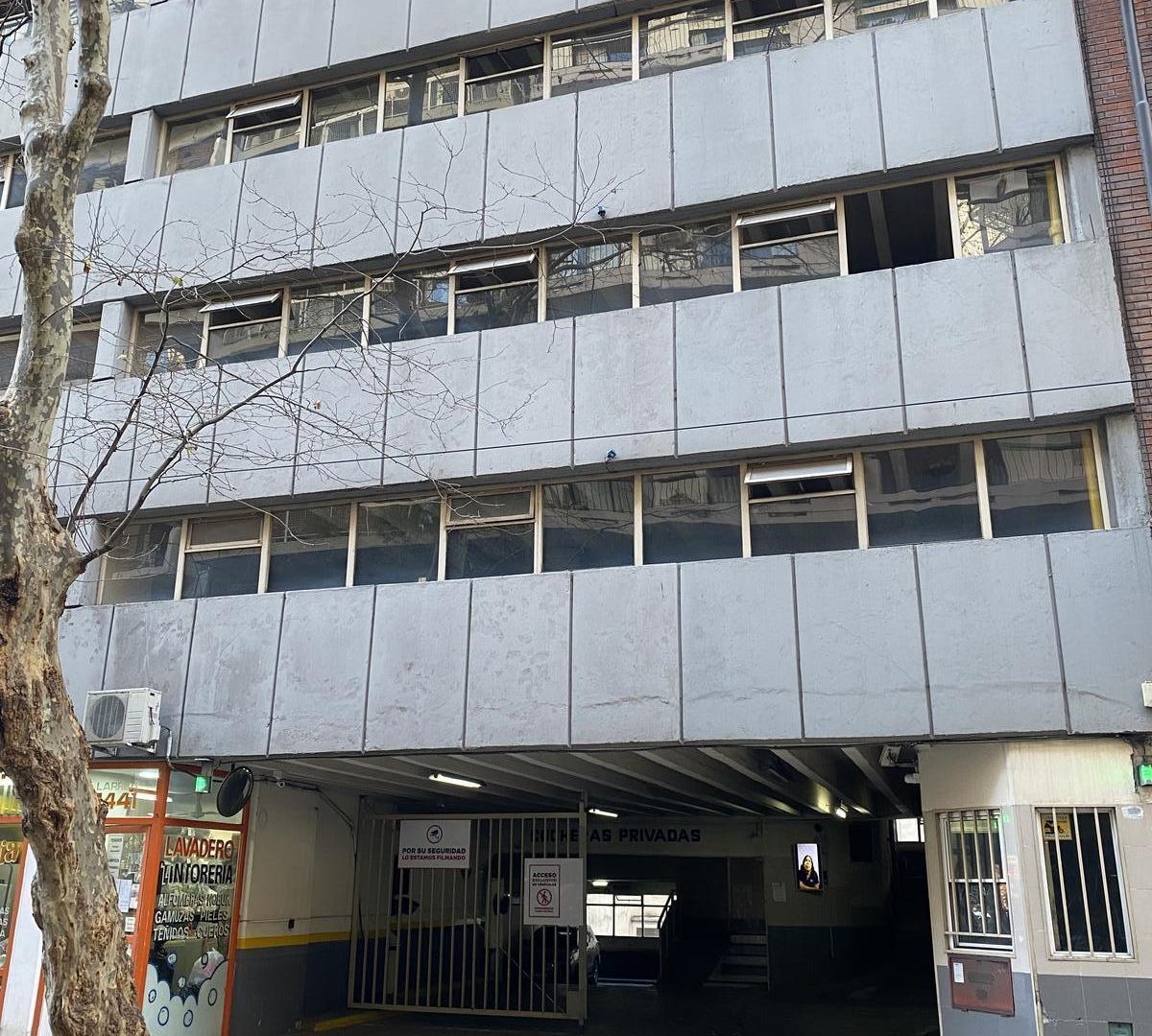 Foto de VENTA COCHERA FIJA Y CUBIERTA DE 12,34m², CÓMODA RAMPA, EN RECOLETA /, imagen 4
