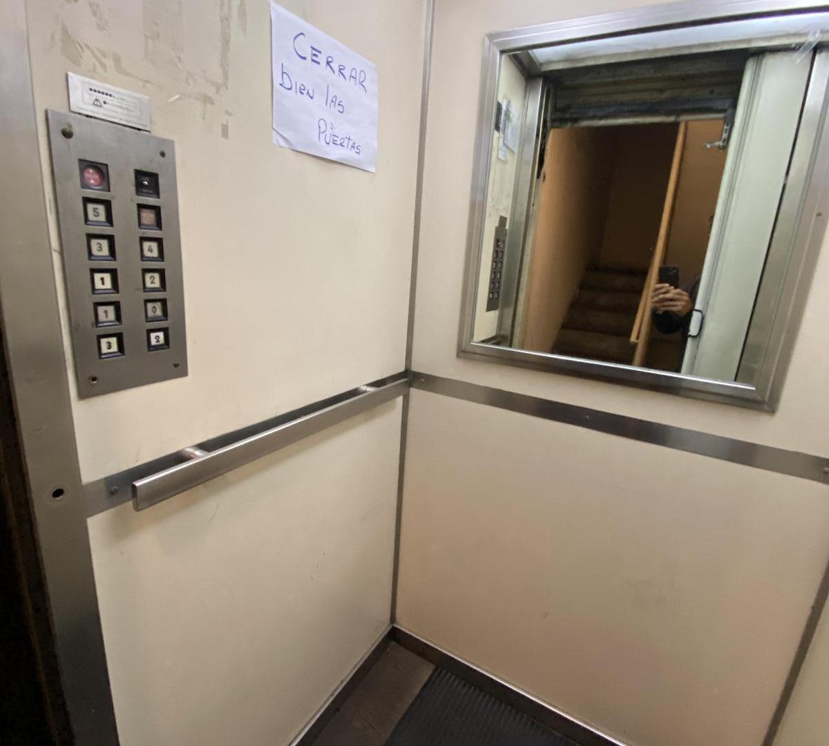 Foto de VENTA COCHERA FIJA Y CUBIERTA DE 12,34m², CÓMODA RAMPA, EN RECOLETA /, imagen 5