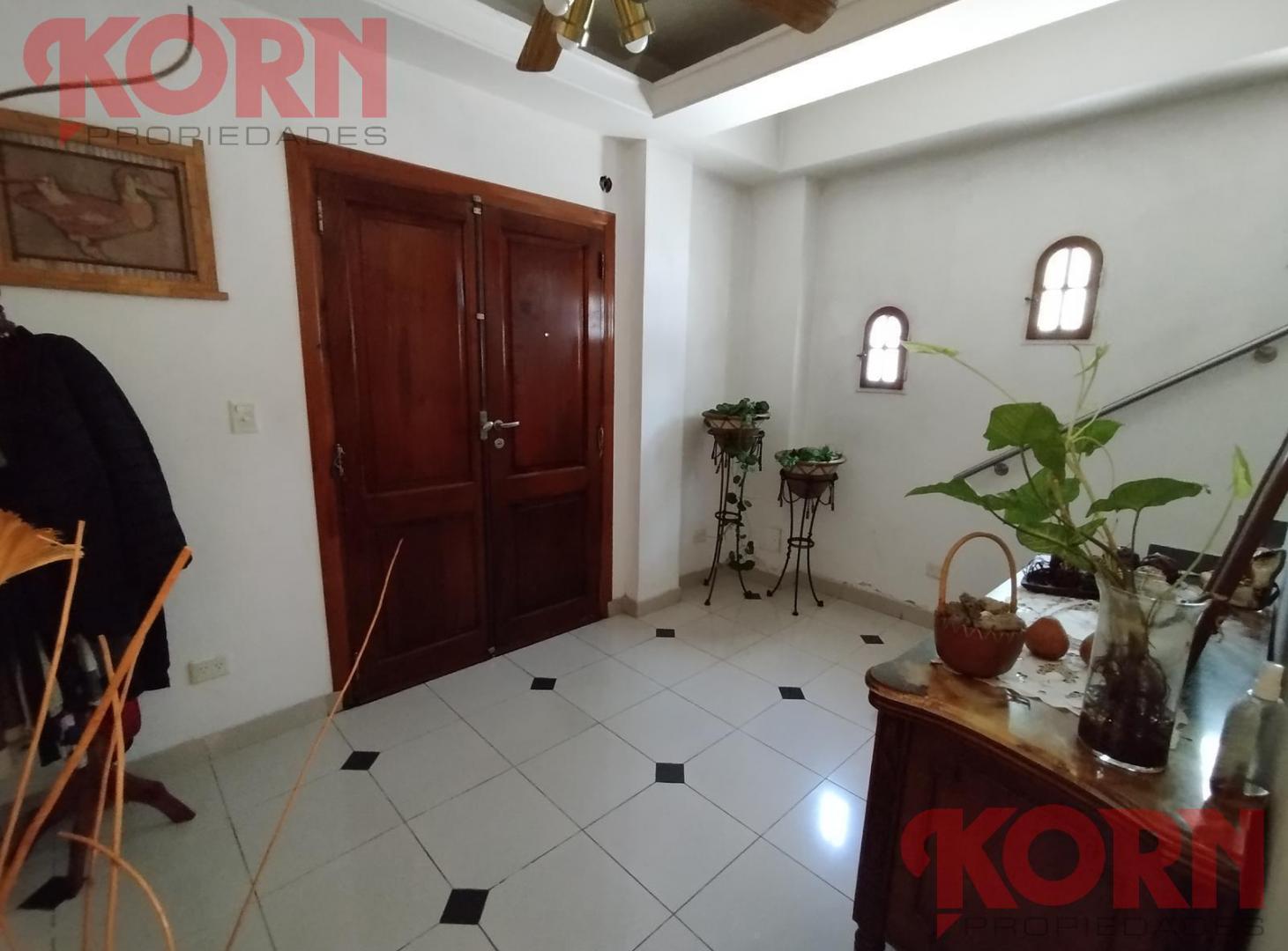 Foto de VENTA CASA DE 4 AMBIENTES CON DEPENDENCIA, COCHERA Y TERRAZA EN VILLA, imagen 3