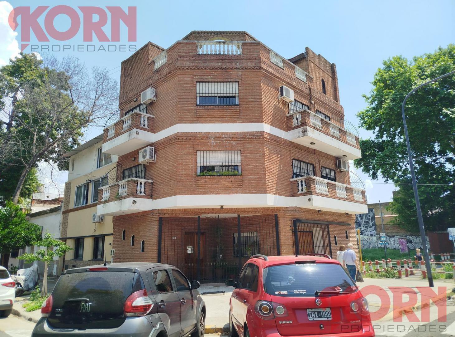 Foto de VENTA CASA DE 4 AMBIENTES CON DEPENDENCIA, COCHERA Y TERRAZA EN VILLA, imagen 1
