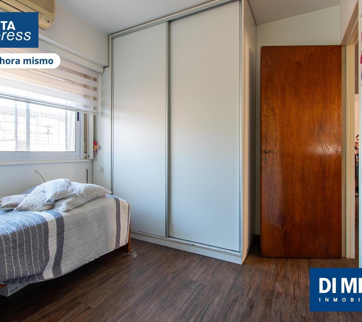 ¿Buscas Una Terraza Para Disfrutar de Los Veranos en Familia? Este 4 Ambientes Es Para Vos! 2