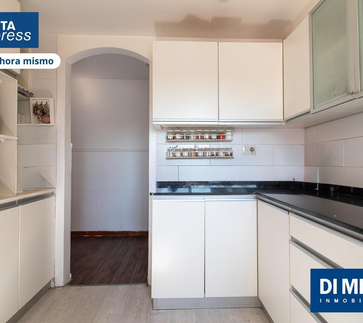 ¿Buscas Una Terraza Para Disfrutar de Los Veranos en Familia? Este 4 Ambientes Es Para Vos! 4
