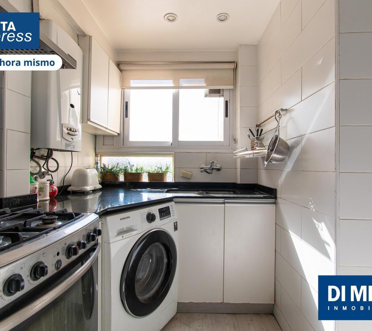 ¿Buscas Una Terraza Para Disfrutar de Los Veranos en Familia? Este 4 Ambientes Es Para Vos! 1