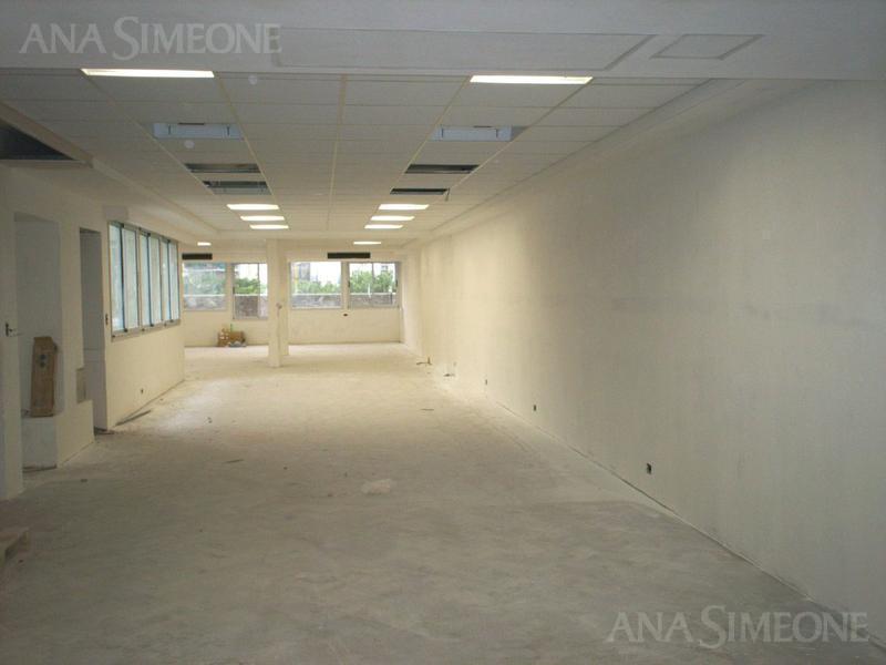 Foto de Edificio de Oficinas de 1500m2 totales, reciclado a nuevo sobre terreno, imagen 4