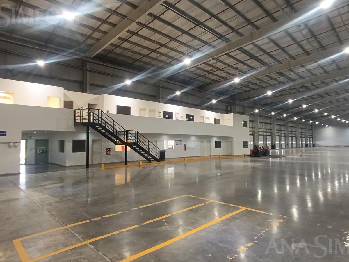Foto de Nave Industrial - Pilar - Alquiler, imagen 3