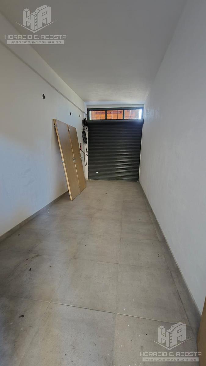 Galpon con Local en Venta a 1 Cuadra de Ruta 8 3