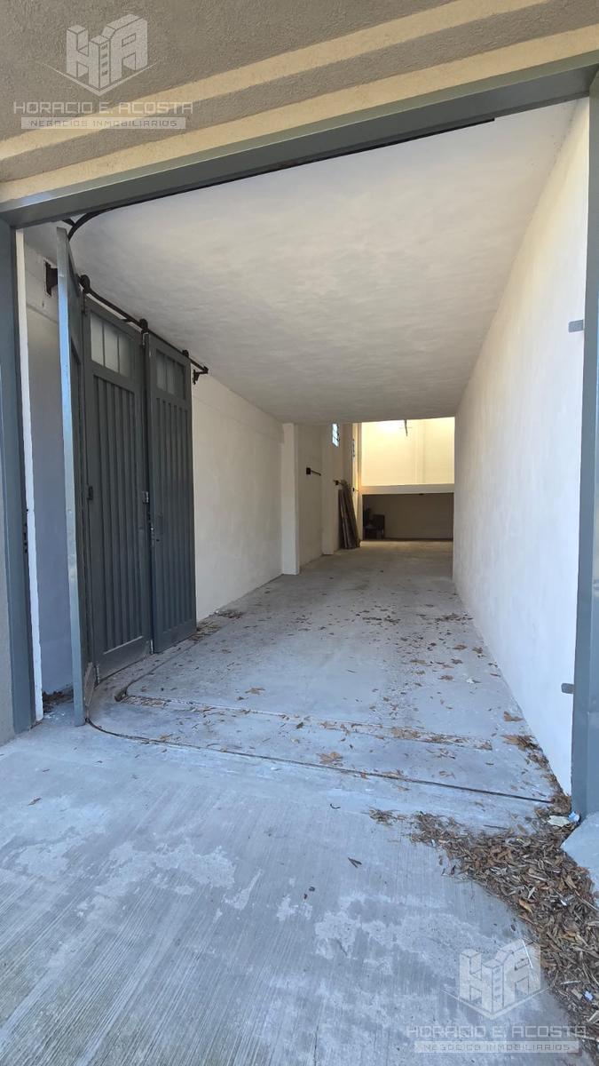 Galpon con Local en Venta a 1 Cuadra de Ruta 8 1