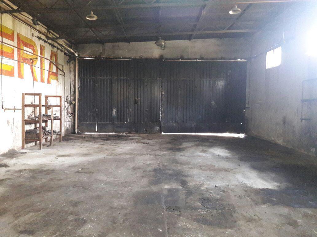 Depósito Galpón en Venta Ubicado en Lomas de Zamora, G. B. a. Zona Sur 4