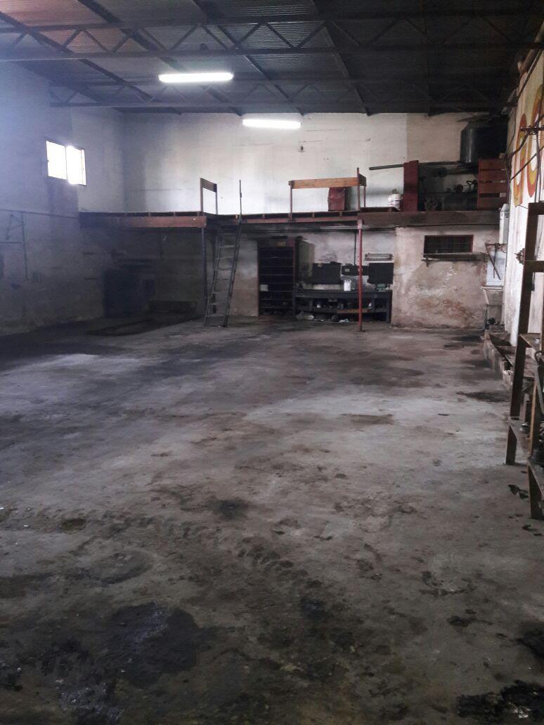 Depósito Galpón en Venta Ubicado en Lomas de Zamora, G. B. a. Zona Sur 3