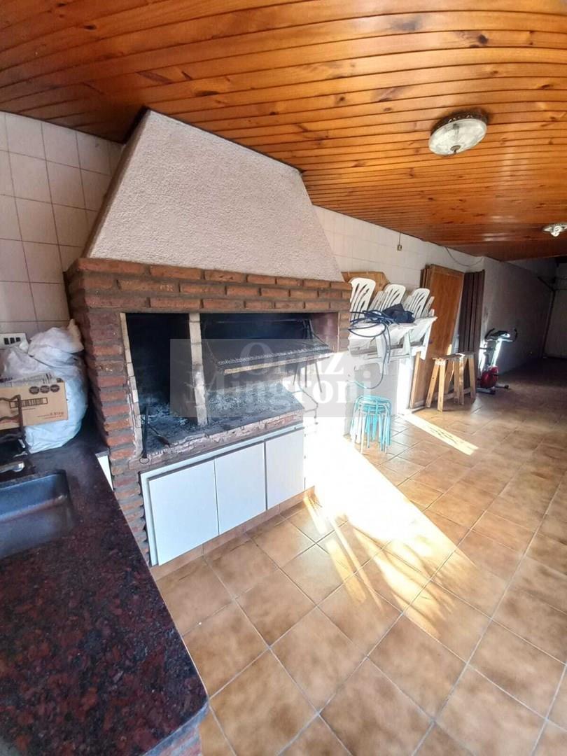 Excelente Chalet en Venta en Lomas de Zamora, G. B. a. Zona Sur, Argentina 5