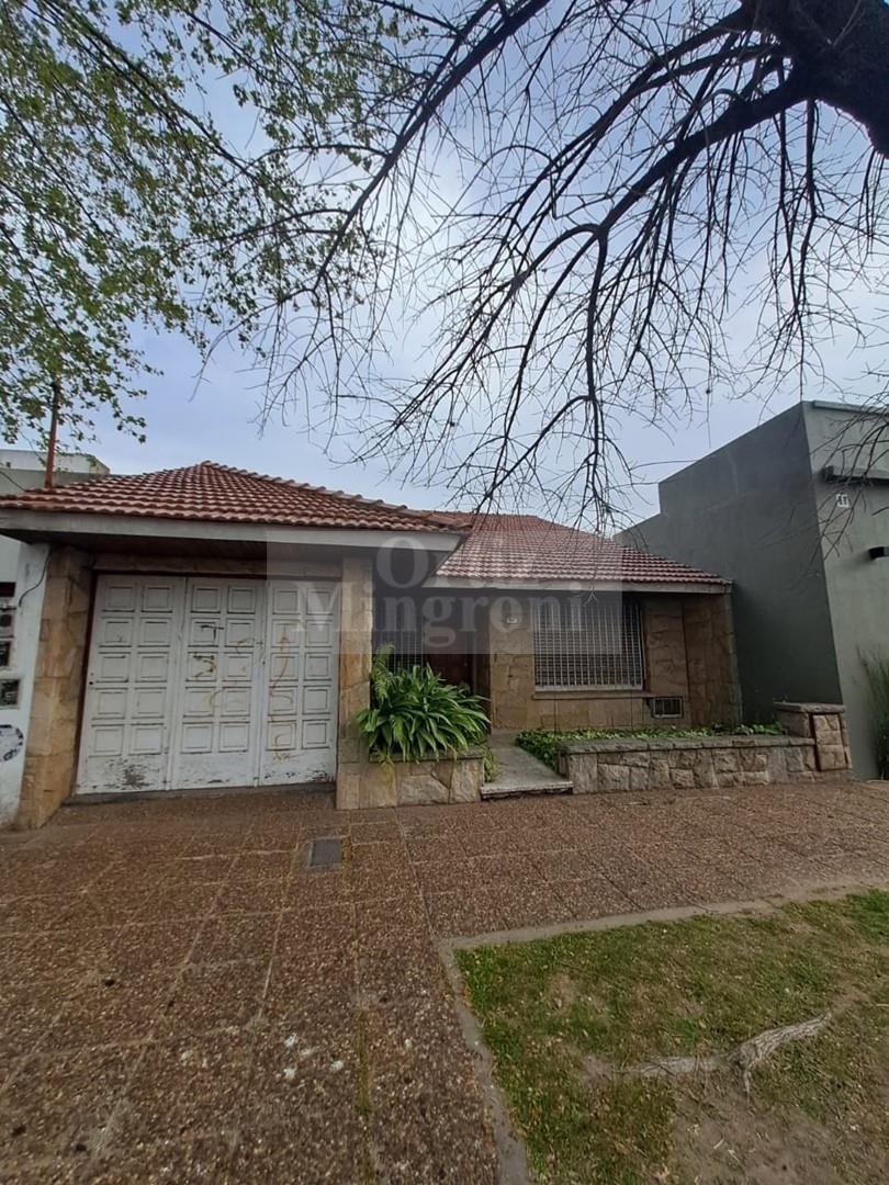 Foto de Casa Chalet en Venta en Banfield, Lomas de Zamora, G.B.A. Zona Sur, imagen 2
