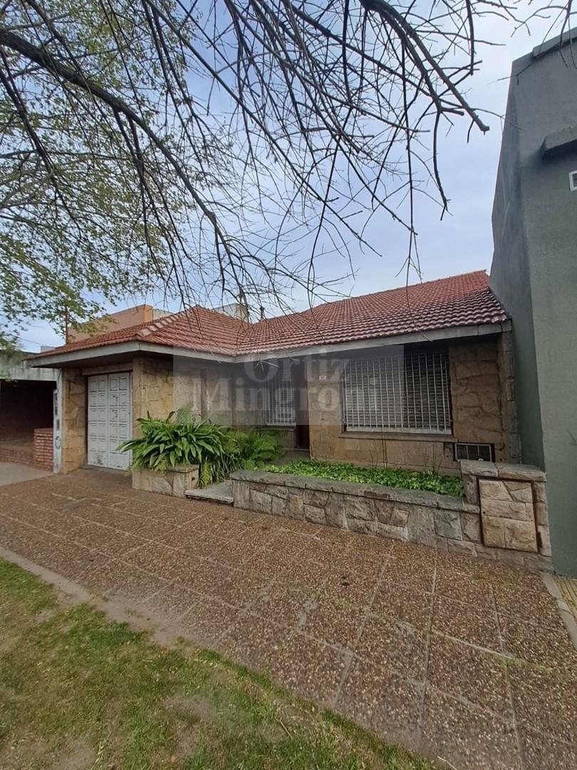 Foto de Casa Chalet en Venta en Banfield, Lomas de Zamora, G.B.A. Zona Sur, imagen 3