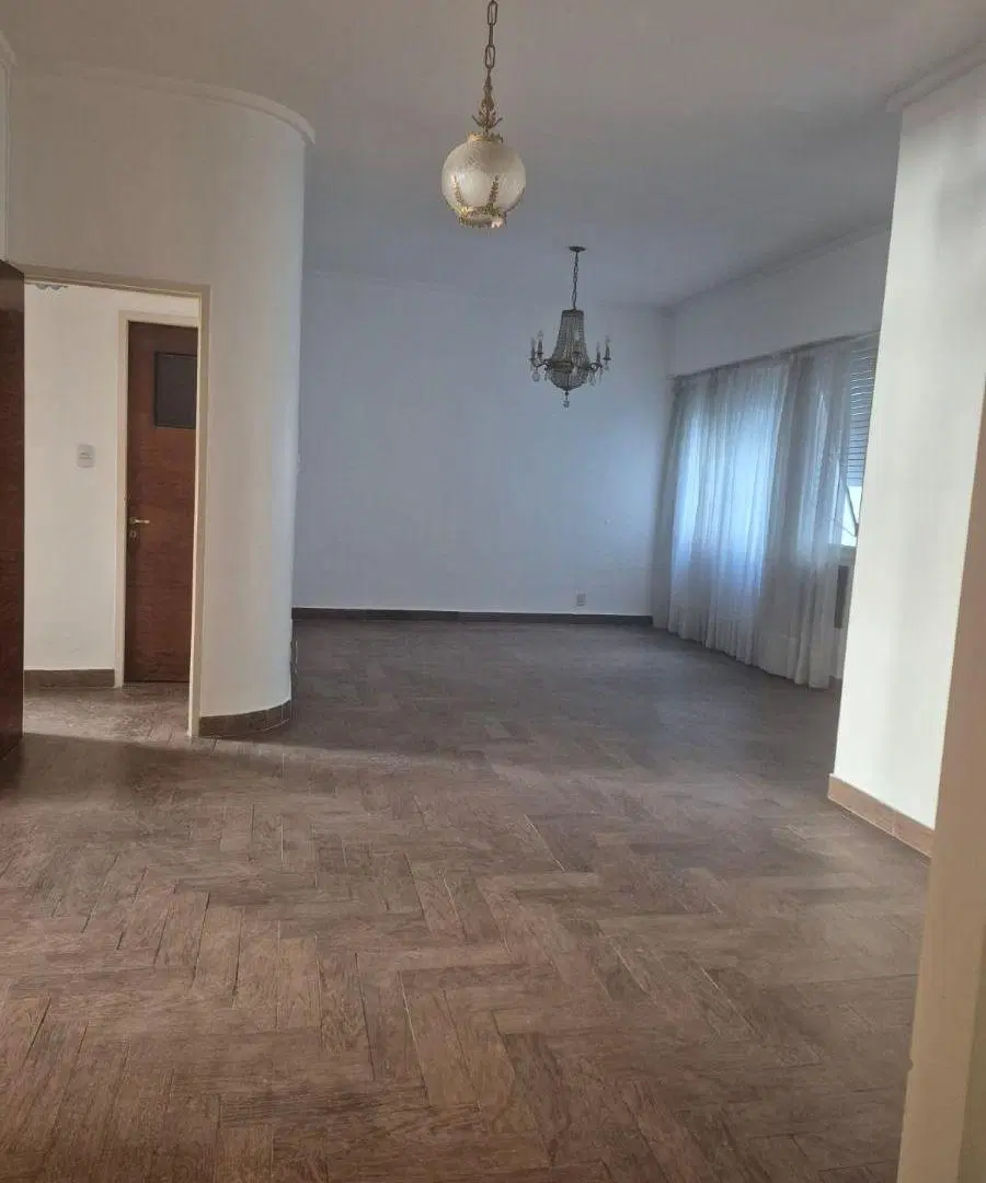 Departamento 2 dormitorios con balcon y dependecia de servicio FRENTE 5