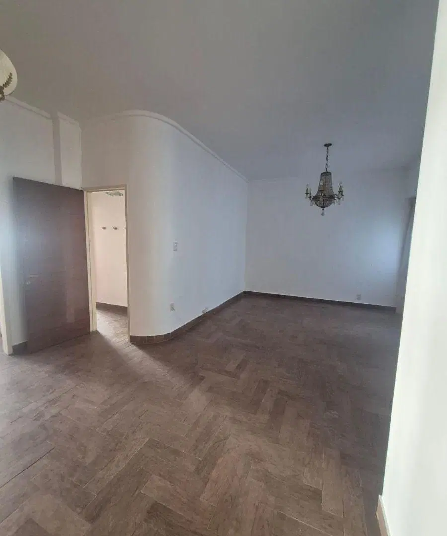 Departamento 2 dormitorios con balcon y dependecia de servicio FRENTE 8
