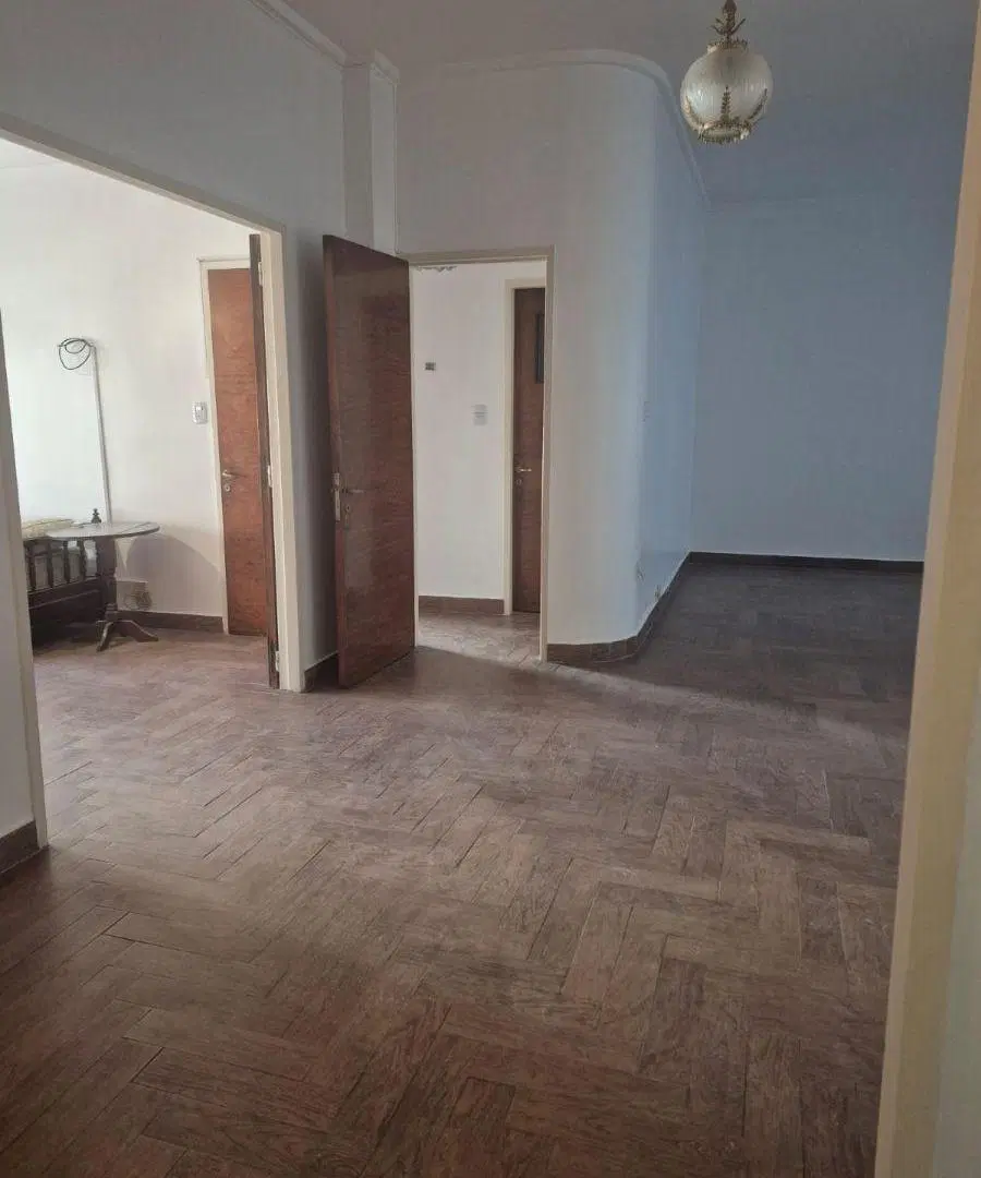Departamento 2 dormitorios con balcon y dependecia de servicio FRENTE 2