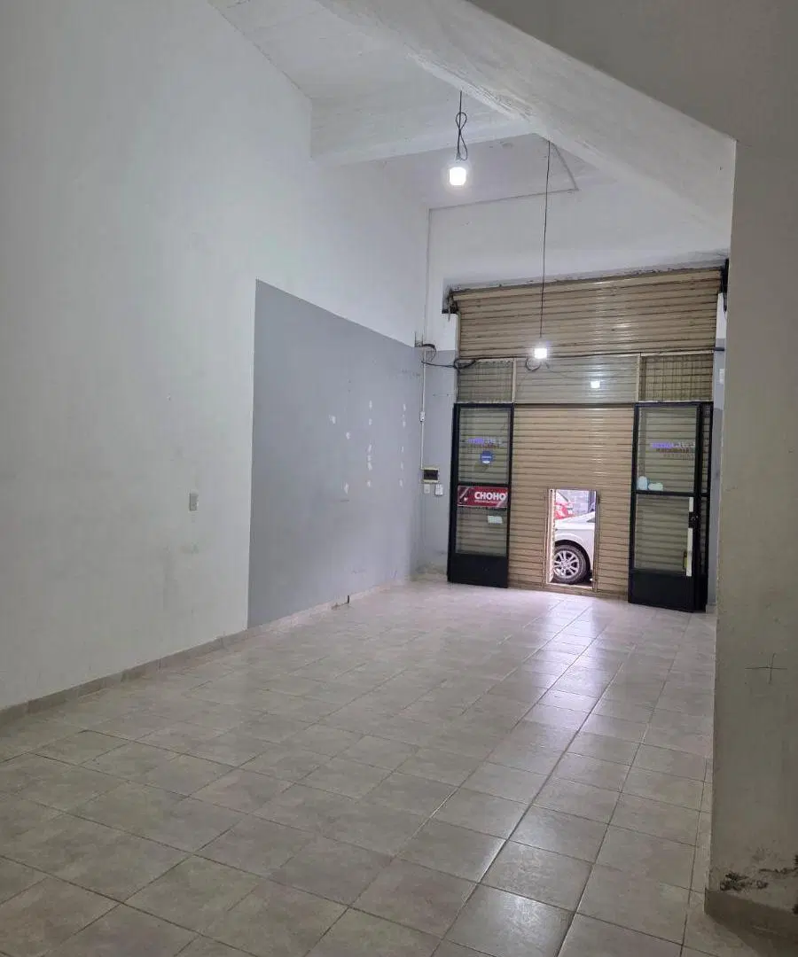 Local comercial en alquiler ubicado en centro de Ezeiza 5