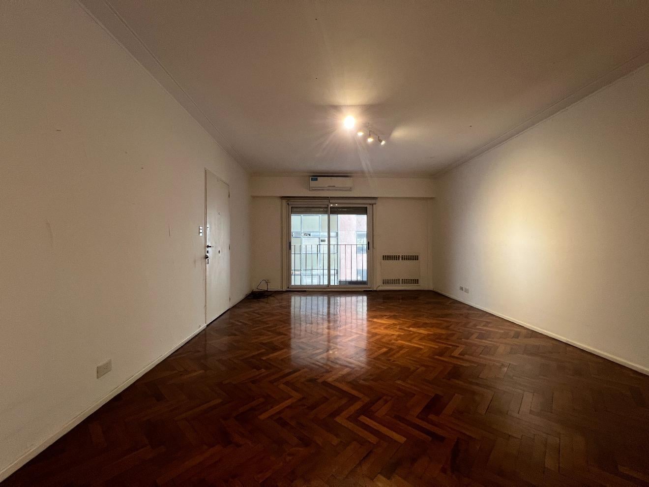 Foto de VENTA TRES AMBIENTES AMPLIOS CON COCHERA Y VIGILANCIA 24 HS, imagen 1