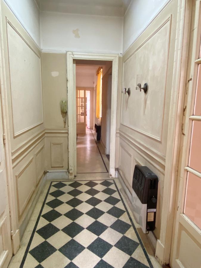 Muy Luminoso 4 Ambientes con Dependencia en Edificio Antiguo de Categoría! 1