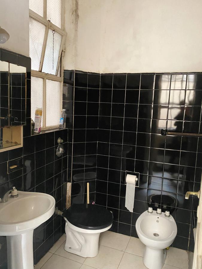 Muy Luminoso 4 Ambientes con Dependencia en Edificio Antiguo de Categoría! 5