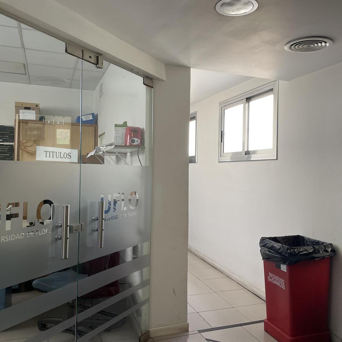 310m2 en 2 plantas. Exc Inmueble comercial en el Centro de Flores