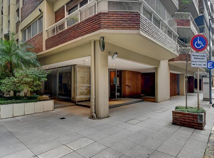 Semipiso edificio con seguridad. 3 ambientes con dependencia en Excelente Ubicacion!! 1