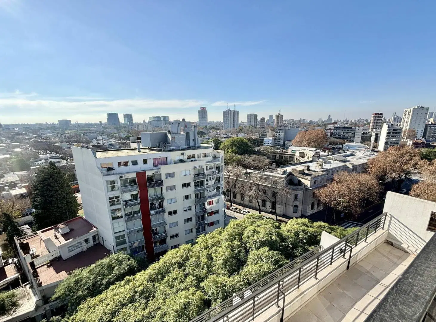 DUPLEX Distribuido en  4 Ambientes. SAAVEDRA 2