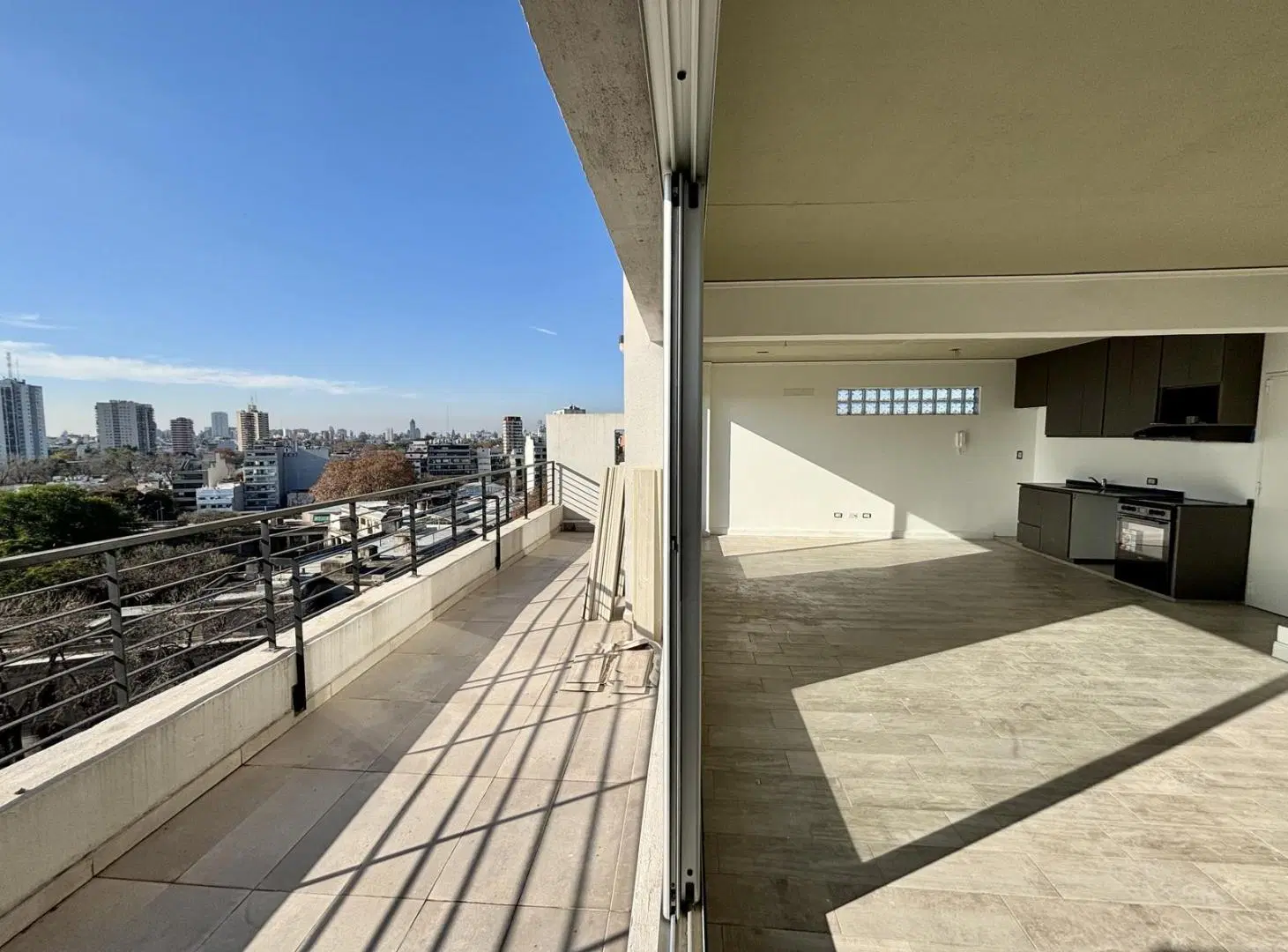 DUPLEX Distribuido en  4 Ambientes. SAAVEDRA 3