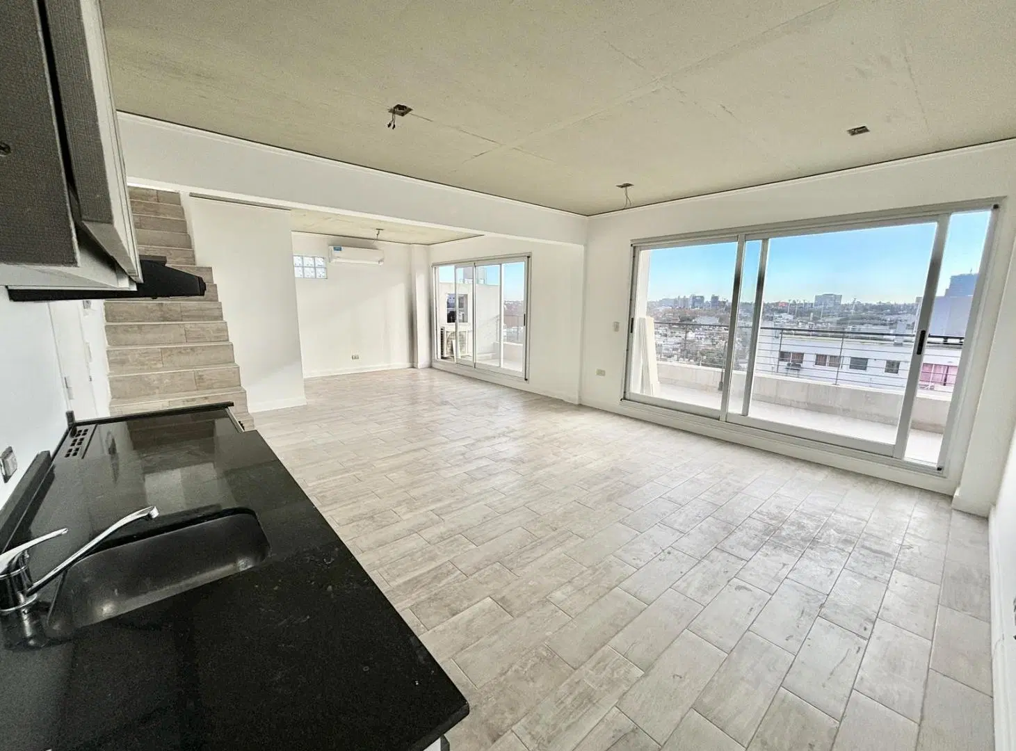 DUPLEX Distribuido en 4 Ambientes. SAAVEDRA 8