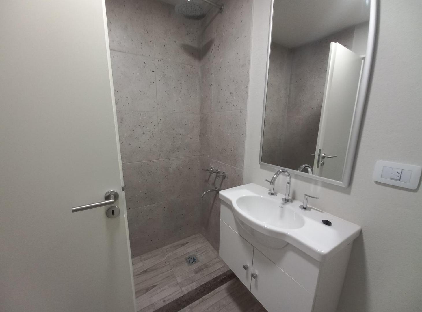 Foto de Amplio Monoambiente Apto Profesional, al frente con terraza! Súper, imagen 4