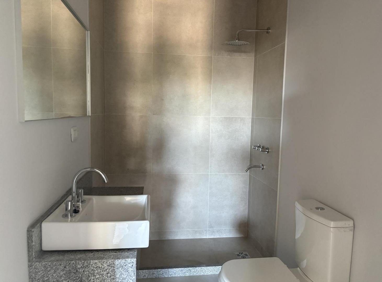Foto de A Estrenar. Monoambiente con patio ó cochera con entrada independiente!, imagen 4