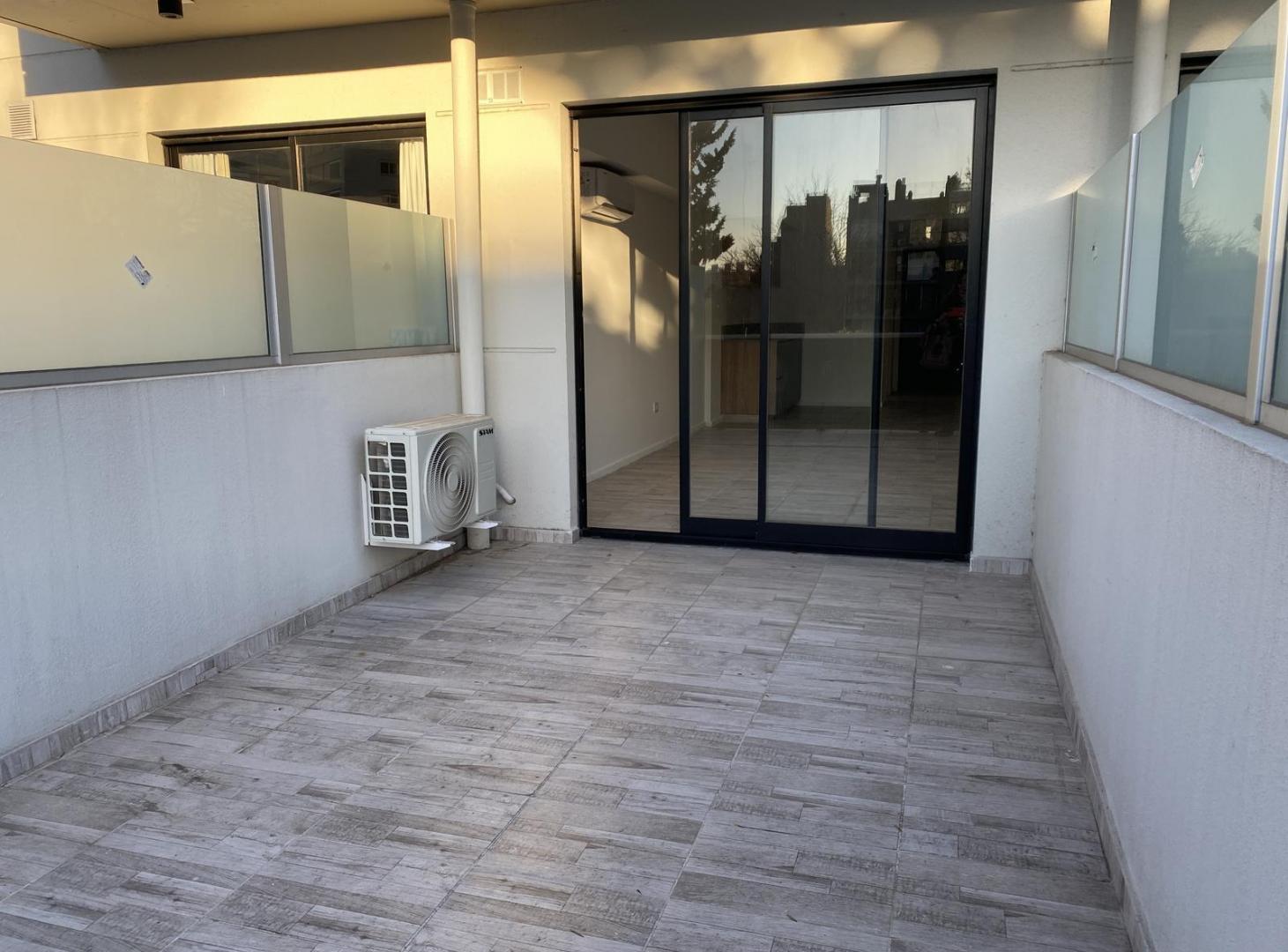 Foto de Amplio Monoambiente Apto Profesional, al frente con terraza! Súper, imagen 5