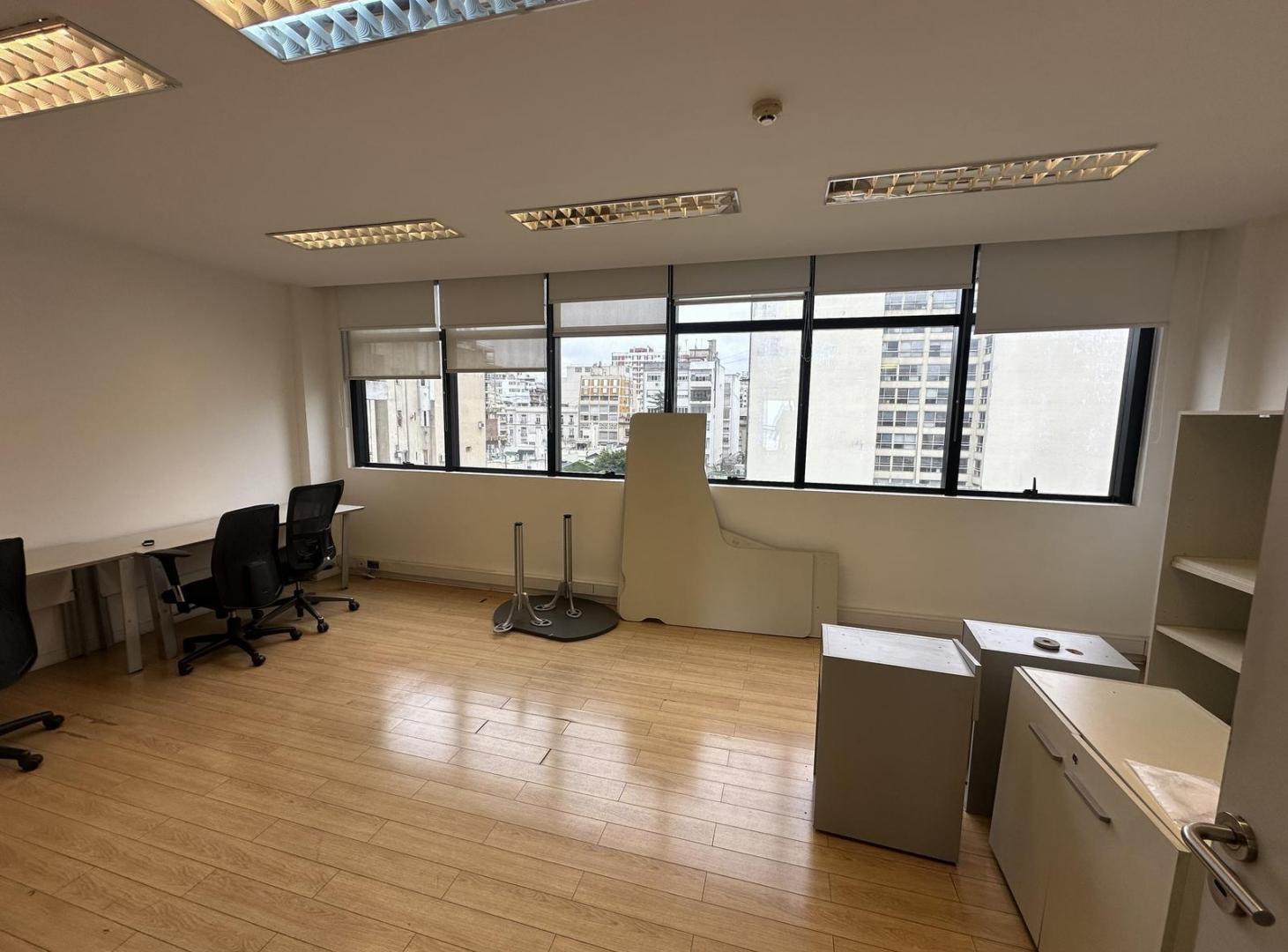Foto de Excelentes Oficinas 105mts2. Consultar por otros pisos!!- Recoleta, imagen 2