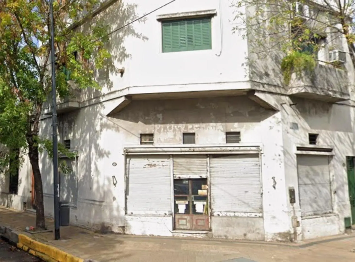 TIPO CASA CON LOCAL EN ESQUINA 2