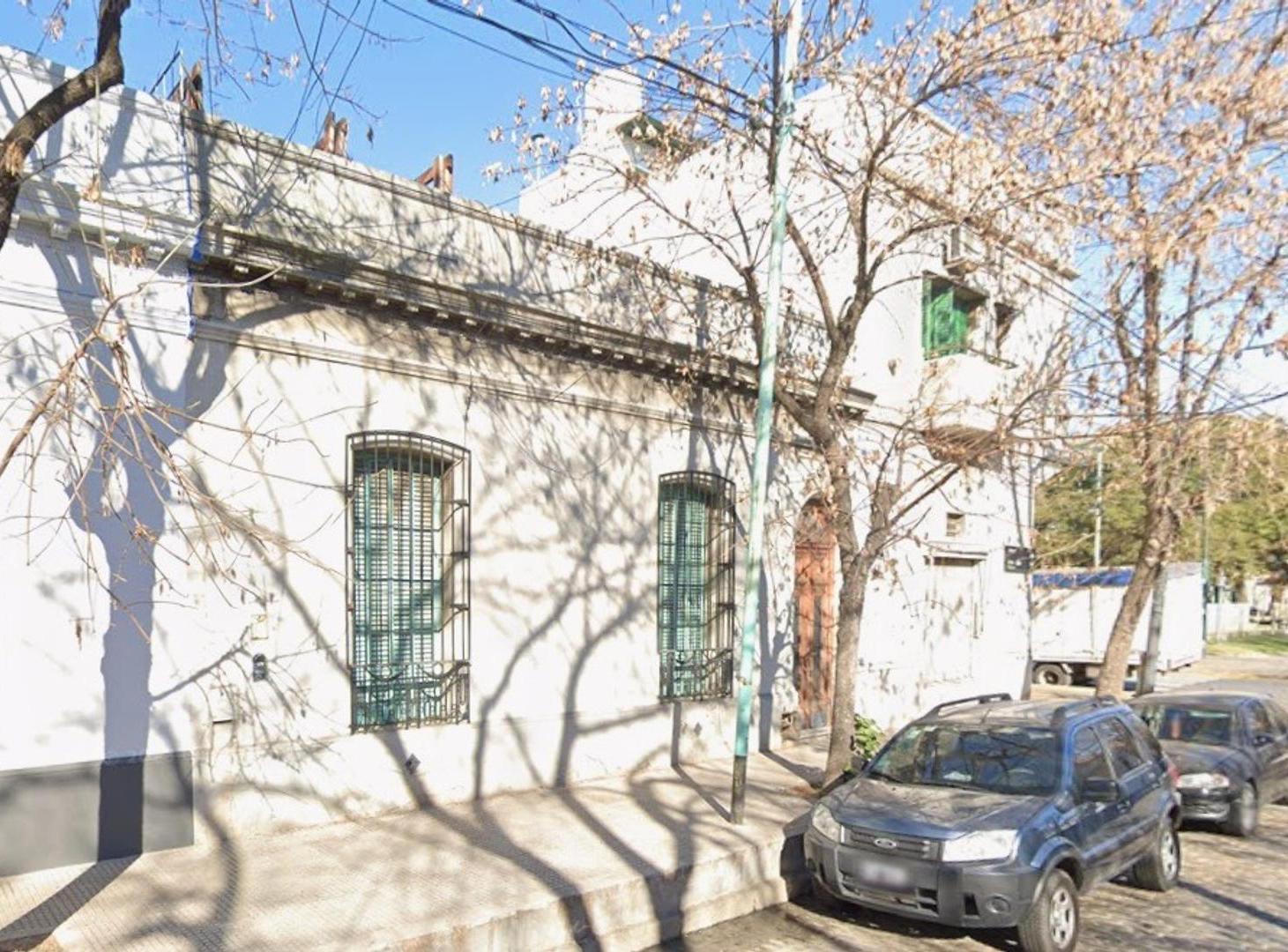 TIPO CASA CON LOCAL EN ESQUINA