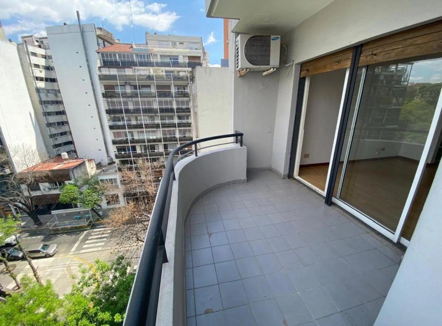 Departamento dos ambientes en alquiler con cochera fija y cubierta. 5