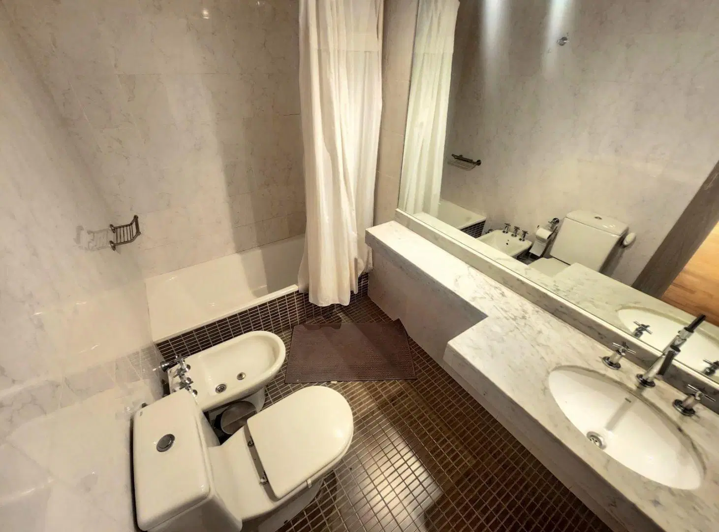 Departamento en alquiler de 2 ambientes, cochera fija cubierta, torre con amenities 3