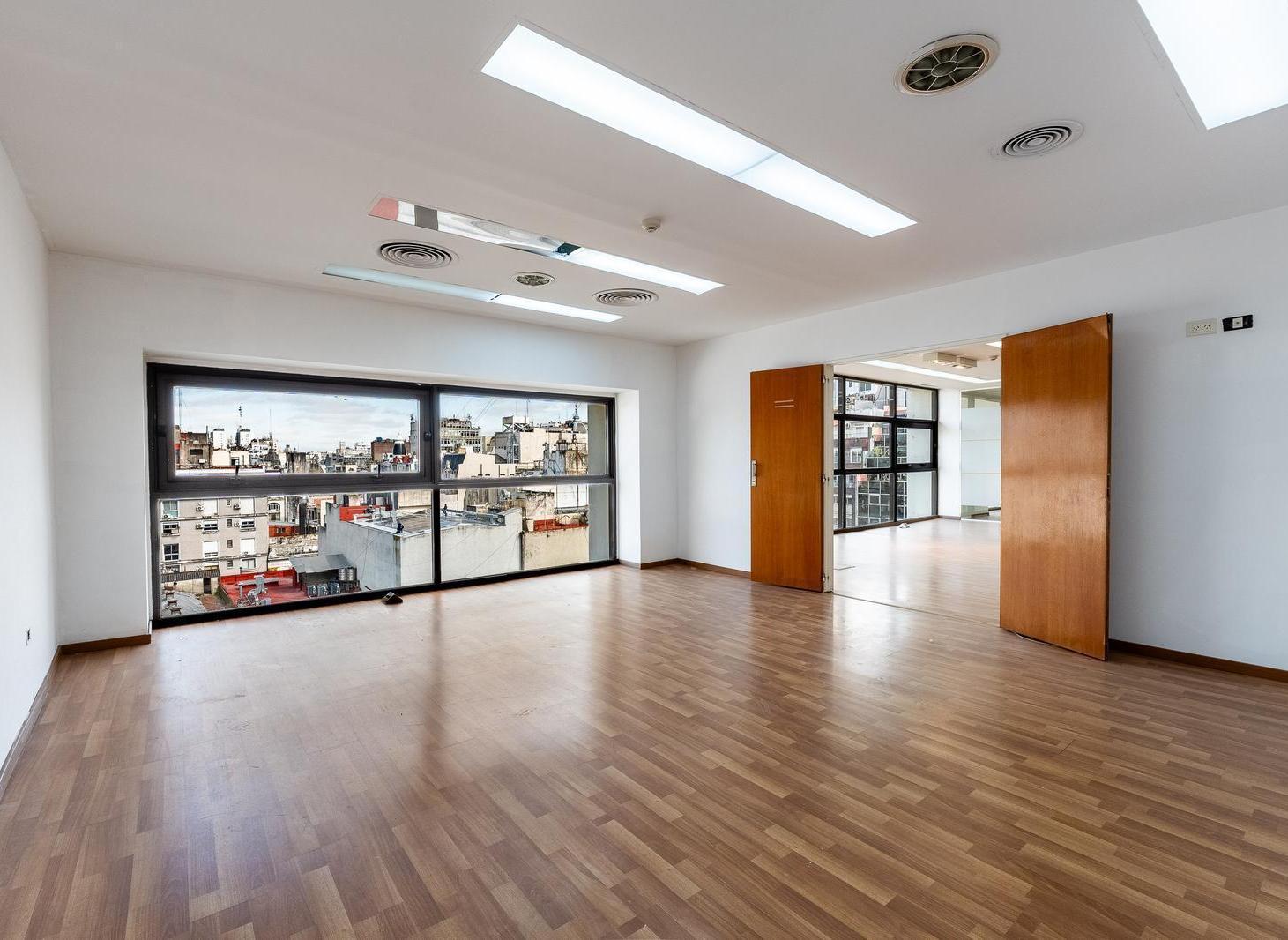 Foto de Exclusiva Oficina de 250 m² | Excelente Estado, imagen 2