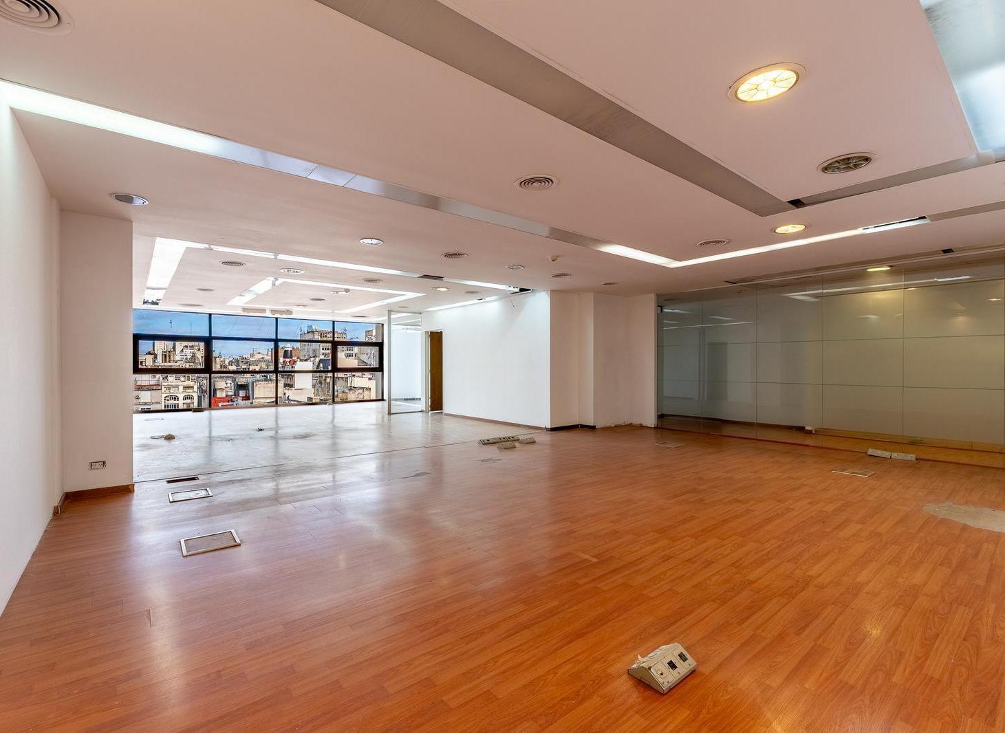 Foto de Exclusiva Oficina de 250 m² | Excelente Estado, imagen 3