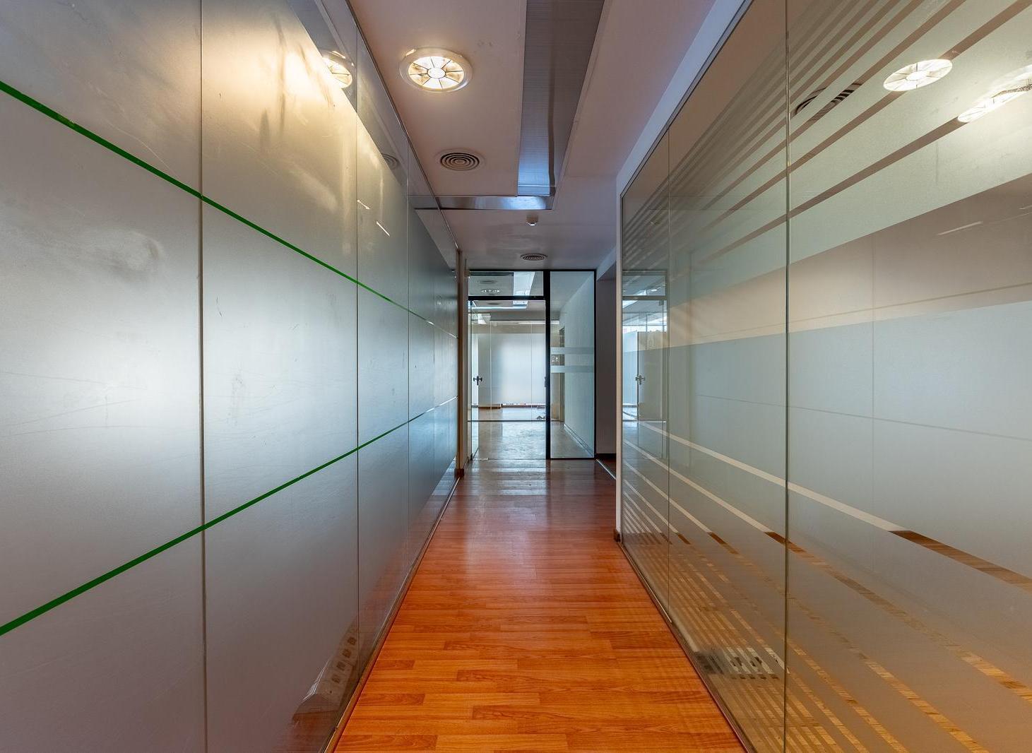 Foto de Exclusiva Oficina de 250 m² | Excelente Estado, imagen 5