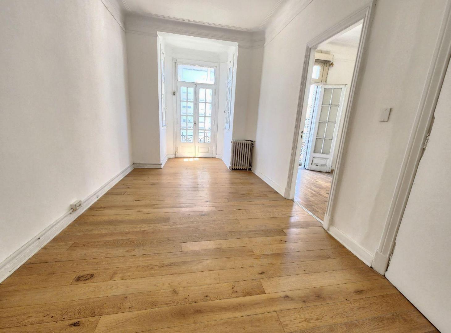 Foto de Departamento 85 m² | 4 / 5 Despachos | Solo Comercial | Muy Luminoso, imagen 1