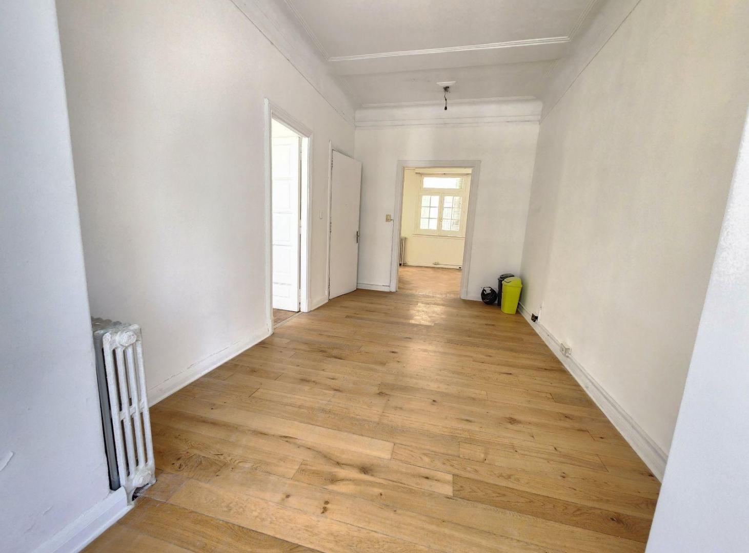 Foto de Departamento 85 m² | 4 / 5 Despachos | Solo Comercial | Muy Luminoso, imagen 3