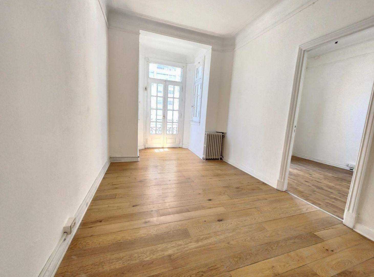 Foto de Departamento 85 m² | 4 / 5 Despachos | Solo Comercial | Muy Luminoso, imagen 5