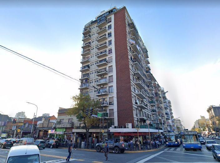 Departamento 2 ambientes. | AV. RIVADAVIA al 7400