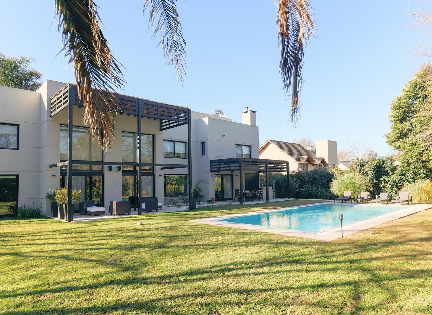 Casa moderna con buena ubicación central en san jorge village
