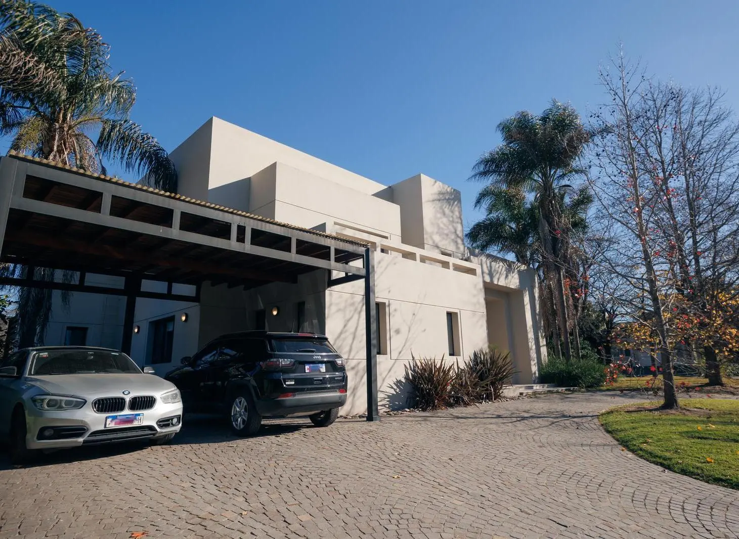 Casa moderna con buena ubicación central en  san jorge village 3