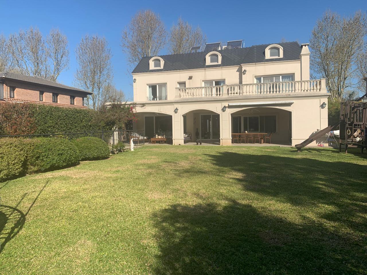 Venta de casa en Ayres de Pilar